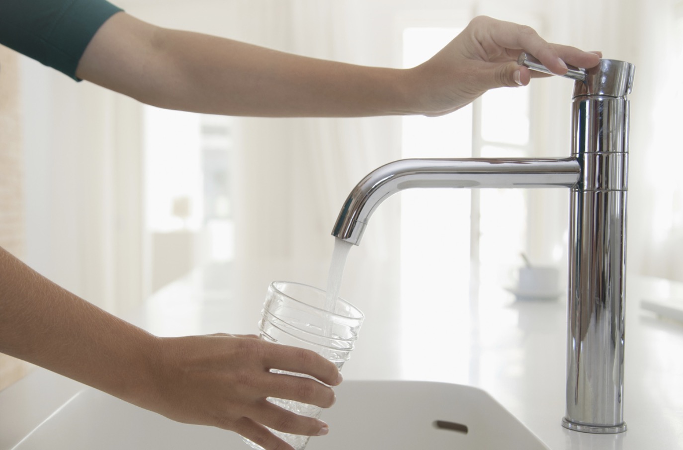 How to Filter Contaminated Water for Drinking